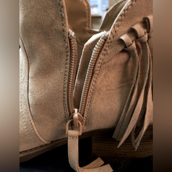 Never worn American Eagle side zip fringed boot. 2” heel - Picture 8 of 9